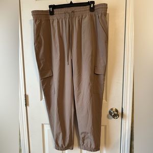 Old Navy Active StretchTech Cargo Joggers